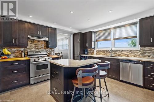 703 Smithville Rd Road, West Lincoln (056 - West Lincoln), ON - Indoor Photo Showing Kitchen With Upgraded Kitchen