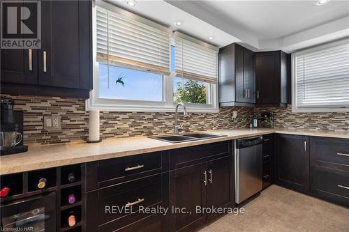 703 Smithville Rd Road, West Lincoln (056 - West Lincoln), ON - Indoor Photo Showing Kitchen With Double Sink