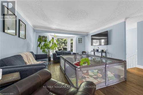 9 Orlando Drive, St. Catharines (443 - Lakeport), ON - Indoor Photo Showing Living Room