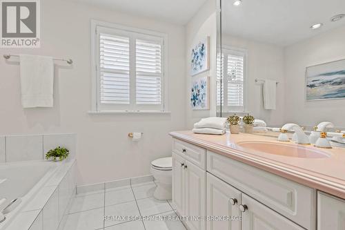 12 Broderick Avenue, Thorold (557 - Thorold Downtown), ON - Indoor Photo Showing Bathroom