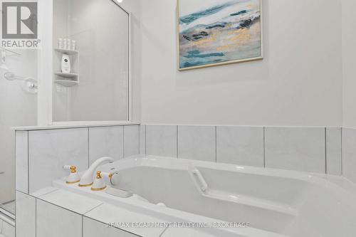 12 Broderick Avenue, Thorold (557 - Thorold Downtown), ON - Indoor Photo Showing Bathroom