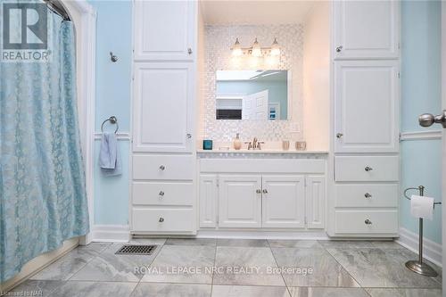 51250 Tunnacliffe Road S, Wainfleet (879 - Marshville/Winger), ON - Indoor Photo Showing Bathroom