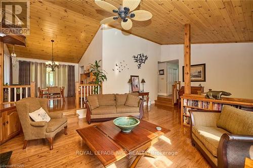 51250 Tunnacliffe Road S, Wainfleet (879 - Marshville/Winger), ON - Indoor Photo Showing Living Room