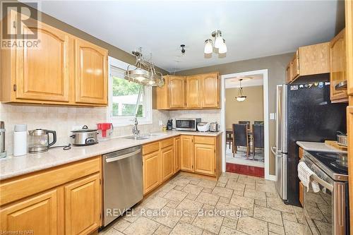 6421 Dorchester Road, Niagara Falls (216 - Dorchester), ON - Indoor Photo Showing Kitchen