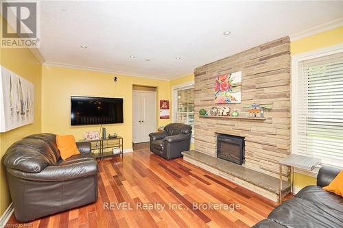 6421 Dorchester Road, Niagara Falls (216 - Dorchester), ON - Indoor Photo Showing Living Room With Fireplace