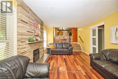 6421 Dorchester Road, Niagara Falls (216 - Dorchester), ON - Indoor Photo Showing Living Room With Fireplace