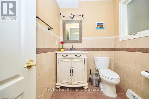 6421 Dorchester Road, Niagara Falls (216 - Dorchester), ON - Indoor Photo Showing Bathroom