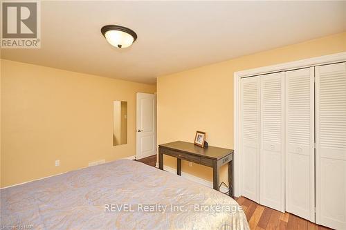 6421 Dorchester Road, Niagara Falls (216 - Dorchester), ON - Indoor Photo Showing Bedroom