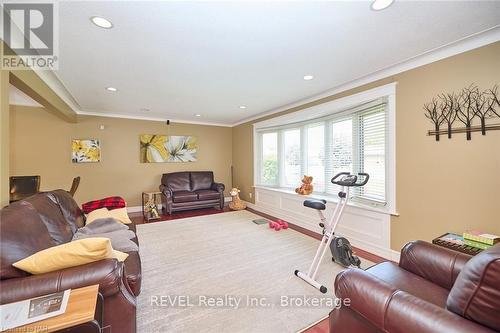 6421 Dorchester Road, Niagara Falls (216 - Dorchester), ON - Indoor Photo Showing Living Room