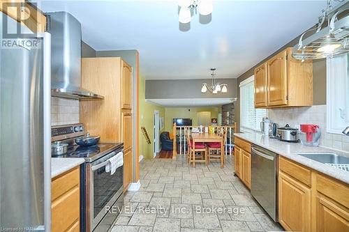 6421 Dorchester Road, Niagara Falls (216 - Dorchester), ON - Indoor Photo Showing Kitchen