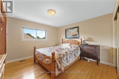 505 Vine Street, St. Catharines (442 - Vine/Linwell), ON - Indoor Photo Showing Bedroom