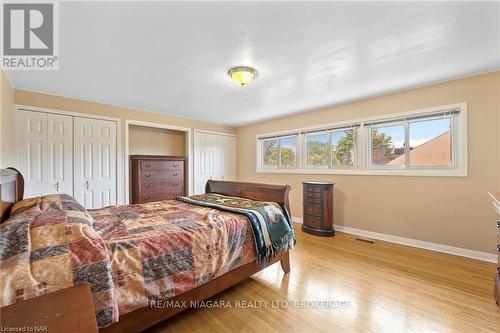 505 Vine Street, St. Catharines (442 - Vine/Linwell), ON - Indoor Photo Showing Bedroom