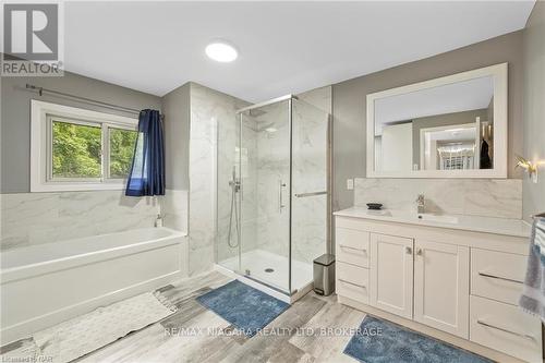 505 Vine Street, St. Catharines (442 - Vine/Linwell), ON - Indoor Photo Showing Bathroom