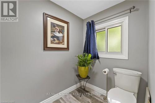 505 Vine Street, St. Catharines (442 - Vine/Linwell), ON - Indoor Photo Showing Bathroom