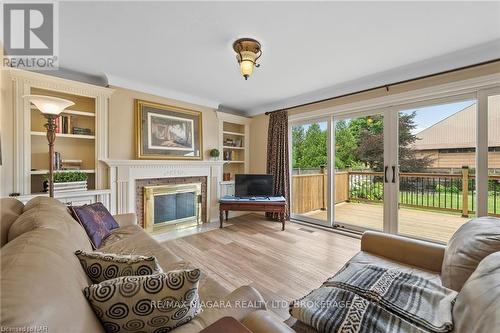 505 Vine Street, St. Catharines (442 - Vine/Linwell), ON - Indoor Photo Showing Living Room With Fireplace