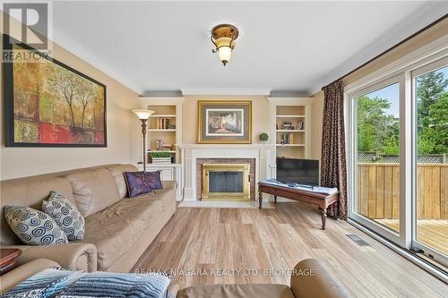 505 Vine Street, St. Catharines (442 - Vine/Linwell), ON - Indoor Photo Showing Living Room With Fireplace