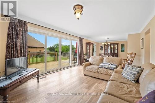 505 Vine Street, St. Catharines (442 - Vine/Linwell), ON - Indoor Photo Showing Living Room