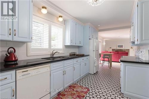 22 Port Master Drive, St. Catharines (439 - Martindale Pond), ON - Indoor Photo Showing Kitchen With Double Sink