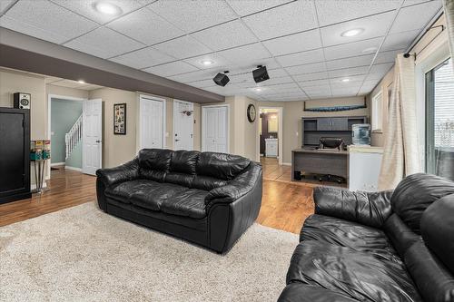 7-4450 Postill Drive, Kelowna, BC - Indoor Photo Showing Living Room