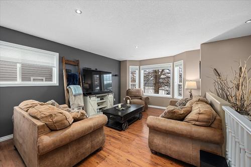 7-4450 Postill Drive, Kelowna, BC - Indoor Photo Showing Living Room