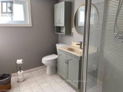 27 Argyle Court, Welland (769 - Prince Charles), ON - Indoor Photo Showing Bathroom