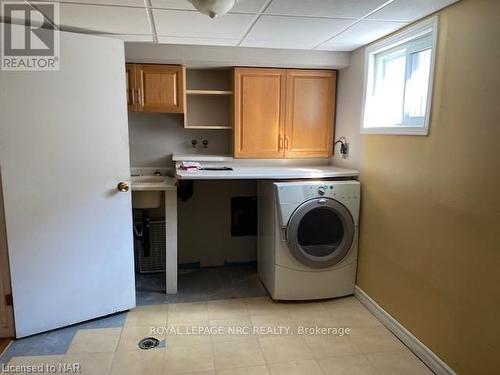 27 Argyle Court, Welland (769 - Prince Charles), ON - Indoor Photo Showing Laundry Room