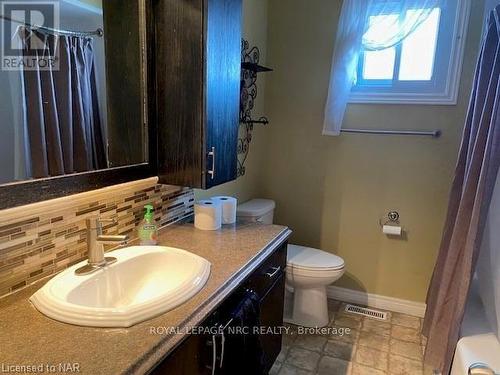 27 Argyle Court, Welland (769 - Prince Charles), ON - Indoor Photo Showing Bathroom