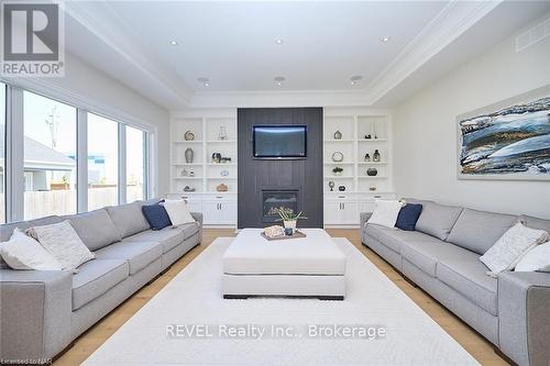 107 Millpond Road, Niagara-On-The-Lake (105 - St. Davids), ON - Indoor Photo Showing Living Room With Fireplace