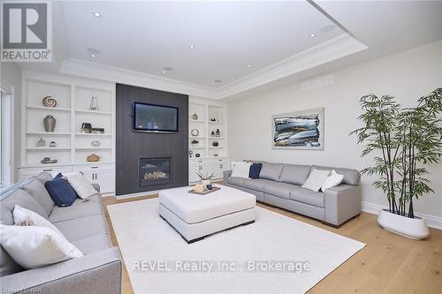 107 Millpond Road, Niagara-On-The-Lake (105 - St. Davids), ON - Indoor Photo Showing Living Room With Fireplace