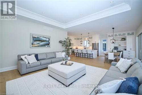 107 Millpond Road, Niagara-On-The-Lake (105 - St. Davids), ON - Indoor Photo Showing Living Room