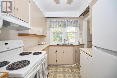 50 Riceland Avenue, Fort Erie (333 - Lakeshore), ON - Indoor Photo Showing Kitchen With Double Sink