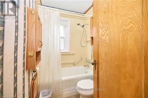 50 Riceland Avenue, Fort Erie (333 - Lakeshore), ON - Indoor Photo Showing Bathroom