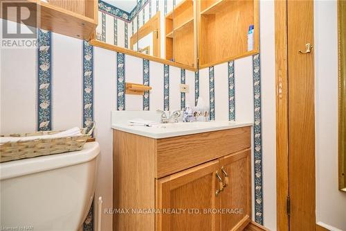 50 Riceland Avenue, Fort Erie (333 - Lakeshore), ON - Indoor Photo Showing Bathroom