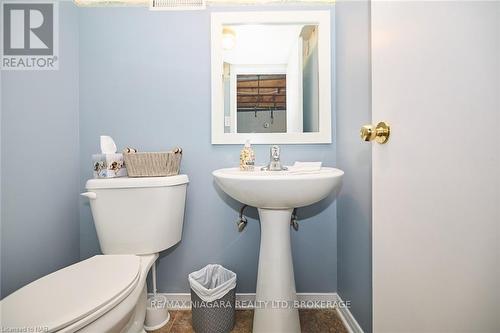 50 Riceland Avenue, Fort Erie (333 - Lakeshore), ON - Indoor Photo Showing Bathroom