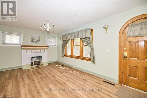 50 Riceland Avenue, Fort Erie (333 - Lakeshore), ON - Indoor With Fireplace