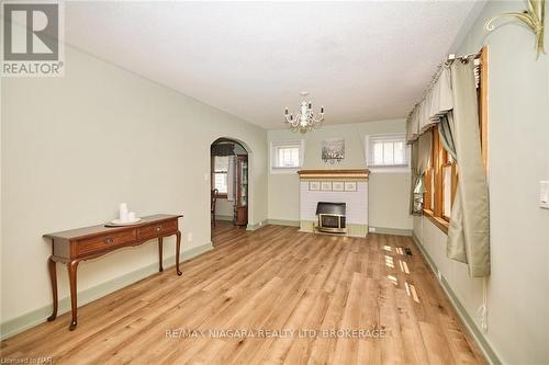 50 Riceland Avenue, Fort Erie (333 - Lakeshore), ON - Indoor With Fireplace