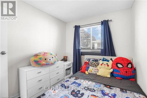 75 - 8141 Coventry Road, Niagara Falls (218 - West Wood), ON - Indoor Photo Showing Bedroom