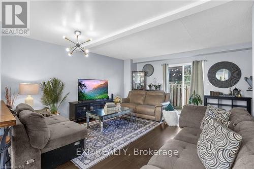 75 - 8141 Coventry Road, Niagara Falls (218 - West Wood), ON - Indoor Photo Showing Living Room