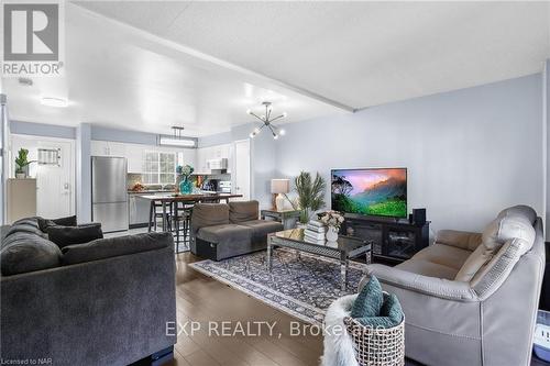 75 - 8141 Coventry Road, Niagara Falls (218 - West Wood), ON - Indoor Photo Showing Living Room