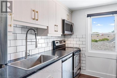 65 Parkview Road, St. Catharines (445 - Facer), ON - Indoor Photo Showing Kitchen