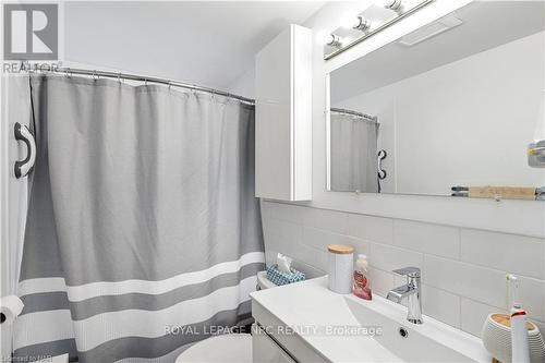 65 Parkview Road, St. Catharines (445 - Facer), ON - Indoor Photo Showing Bathroom