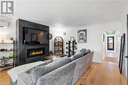 65 Parkview Road, St. Catharines (445 - Facer), ON - Indoor Photo Showing Living Room With Fireplace