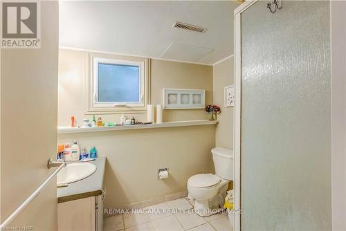 3195 St. Patrick Avenue, Niagara Falls (206 - Stamford), ON - Indoor Photo Showing Bathroom