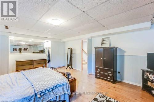 3195 St. Patrick Avenue, Niagara Falls (206 - Stamford), ON - Indoor Photo Showing Bedroom