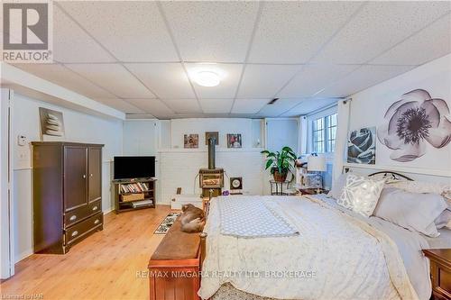 3195 St. Patrick Avenue, Niagara Falls (206 - Stamford), ON - Indoor Photo Showing Bedroom