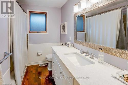 3195 St. Patrick Avenue, Niagara Falls (206 - Stamford), ON - Indoor Photo Showing Bathroom