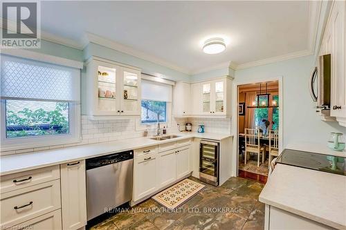 3195 St. Patrick Avenue, Niagara Falls (206 - Stamford), ON - Indoor Photo Showing Kitchen With Double Sink