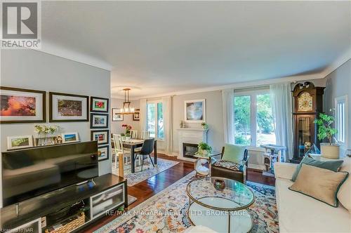 3195 St. Patrick Avenue, Niagara Falls (206 - Stamford), ON - Indoor Photo Showing Living Room With Fireplace