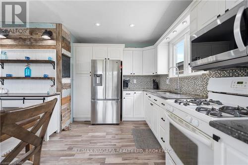 421 Ramsey Road, Haldimand (Dunnville), ON - Indoor Photo Showing Kitchen