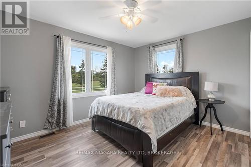 421 Ramsey Road, Haldimand (Dunnville), ON - Indoor Photo Showing Bedroom